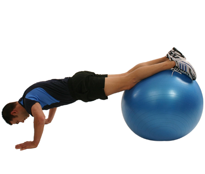 Gymnastikball Liegestuetz