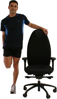 Beine dehnen mit dem Bürostuhl